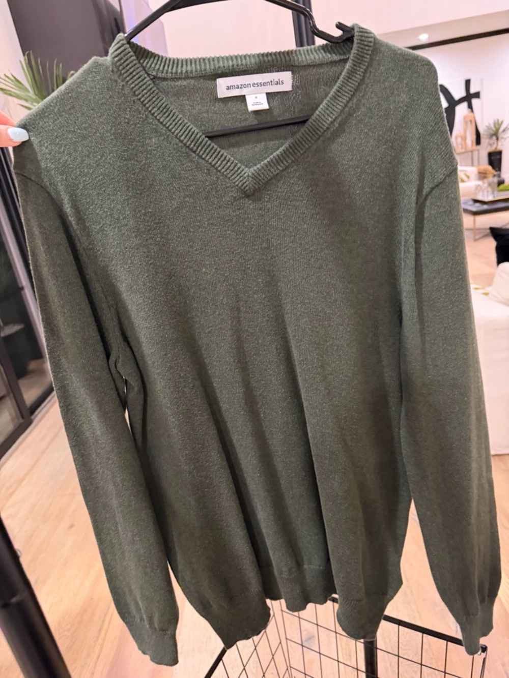 Amazon Essentials Men's V-Neck Sweater in Olive